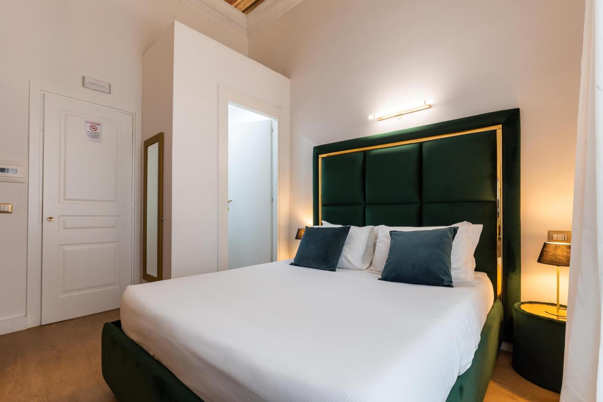 Cavour Luxury Rooms - Lr Collection Roma Esterno foto
